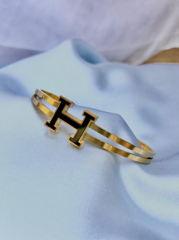 How to Take Care of Artificial Bracelets So They Last Longer 6 WhatsApp Image 2024 06 04 at 10.48.48 PM Taaz Studio