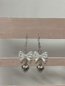 How to Choose the Right Earrings for Your Face Shape in 2025