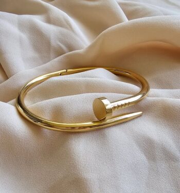 Nail Handcuff