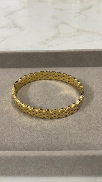 honey comb handcuff 2 1250 Taaz Studio