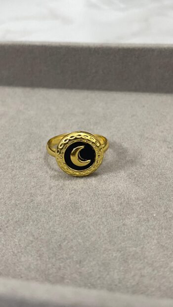 Luna Signet Ring
